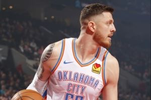 高效替补！哈尔滕施泰因5投3中&罚球3中3 得9分9板0失误
