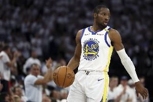 👀队记：勇士夏天很可能会留下库明加 可能会到12月再做变动