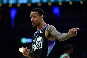 美记：若约翰-科林斯执行下赛季球员选项 爵士将会探索其交易方案