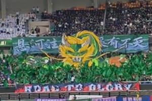 浙江队队史800场里程碑，球迷打出“悬河注火，奚有不灭”TIFO